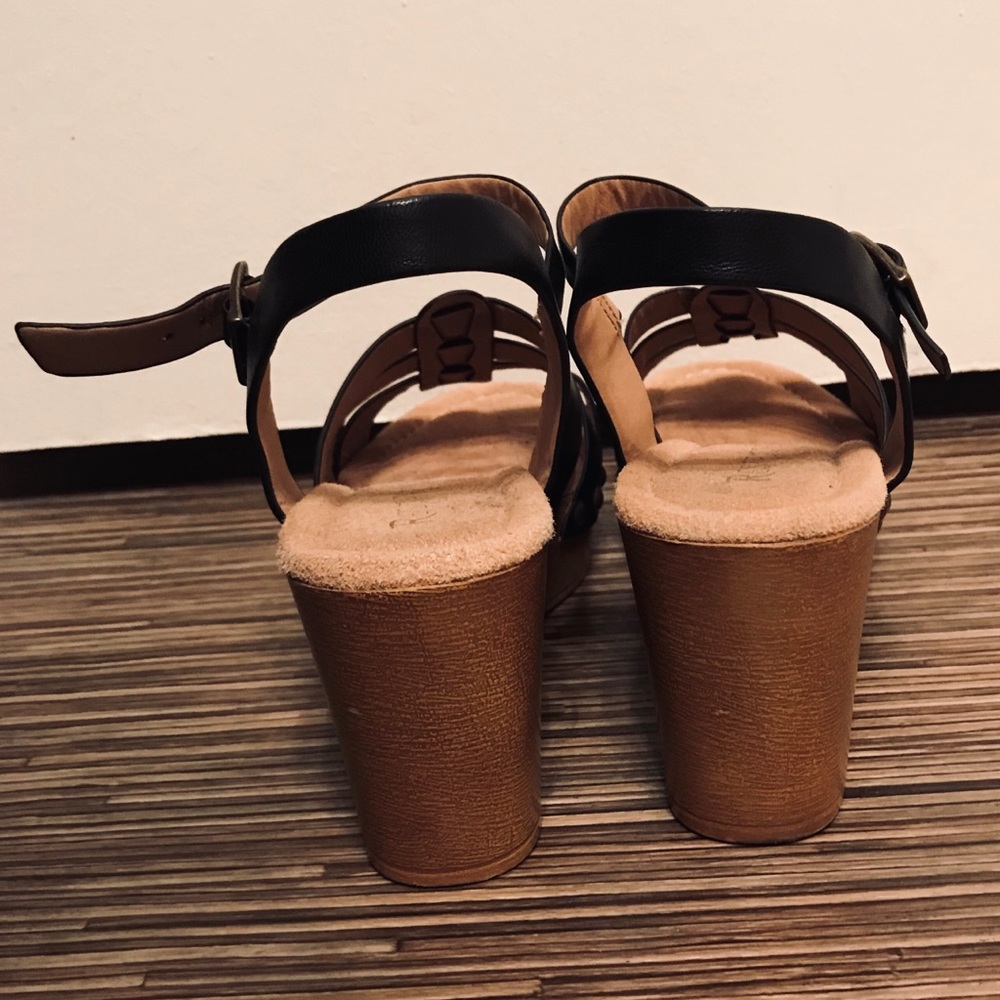Restricted | open toe clogs - Picture 4 of 5